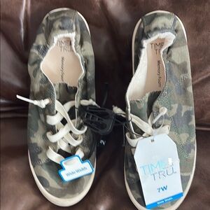 Time and Tru  with Memory foam Camouflage Sneakers 7 wide